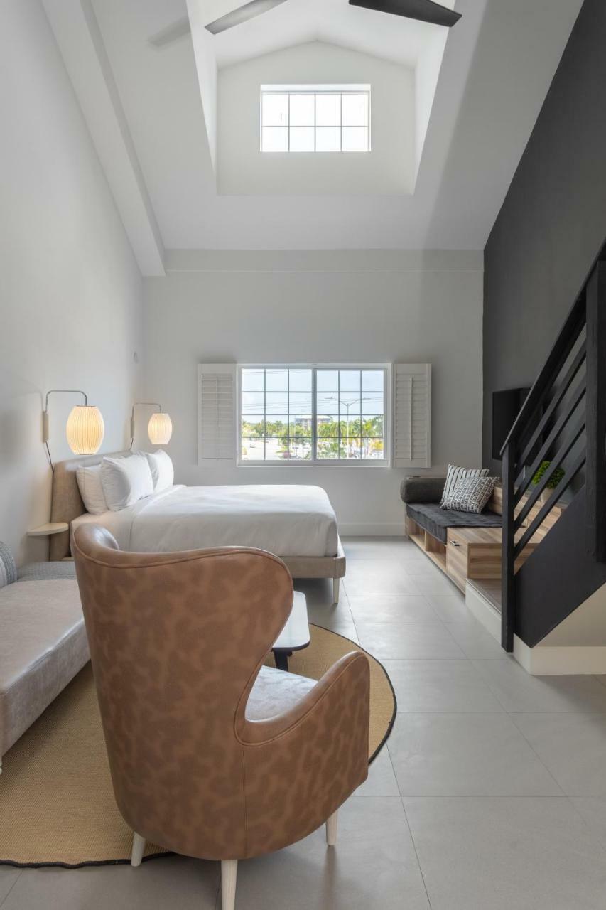 The Locale Hotel Grand Cayman Джорджтаун Экстерьер фото